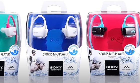 Un MP3 Player este vândut într-o sticlă cu apă