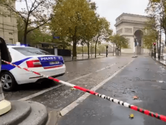Ameninţare cu bombă în Paris. Zona Arcului de Triumf şi mai multe linii de metrou evacuate