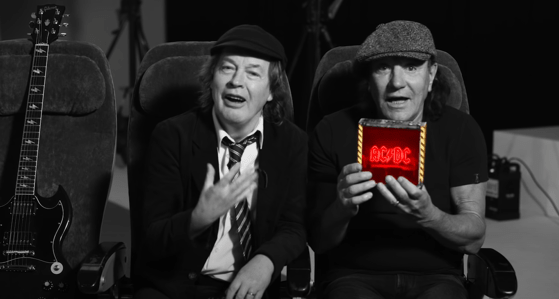 Sony îi surprinde pe fanii AC/DC. Ce conţine pachetul de lux „Power Up”