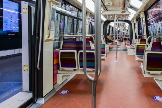 Alertă la metroul din Paris, după ce un bărbat înarmat cu o macetă i-a înspăimântat pe francezi