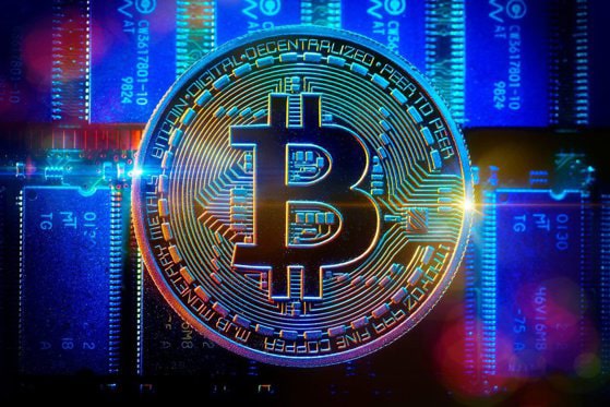Bitcoin urcă la aproape 42.000 de dolari. Valoarea criptomonedei s-a majorat cu 40% în 2021