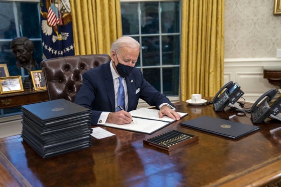 Joseph Biden a emis o serie de ordonanţe prezidenţiale în cadrul strategiei de combatere a pandemiei
