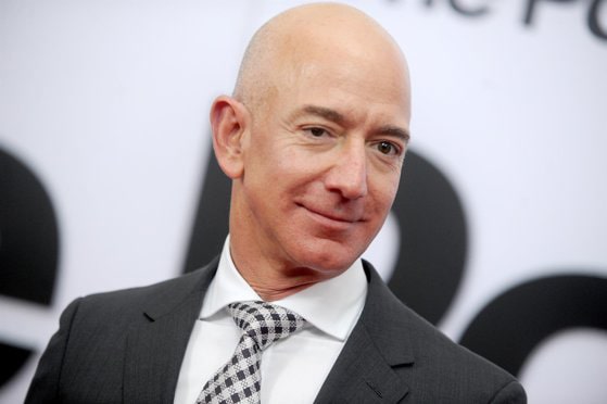 Jeff Bezos se retrage din conducerea executivă a celui mai mare retailer online din lume, Amazon. Pe cine a desemnat drept succesor
