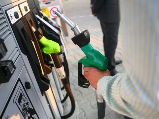 Carburanţii auto s-au majorat cu 5% în ianuarie şi cu peste 30% faţă de anul trecut