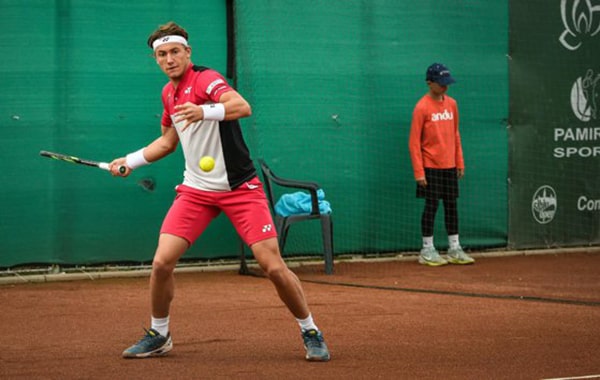 Casper Ruud a fost în România. Finalistul de la Roland Garros a jucat pe un teren pe calcă şi preşedintele României