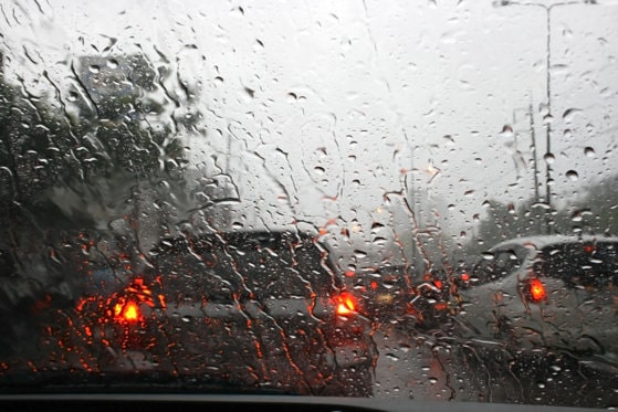 Plouă torenţial pe Autostrada Soarelui. Există pericol de acvaplanare