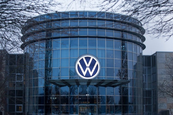 Volkswagen avertizează că producţia de baterii pentru vehiculele electrice este o provocare mai mare decât interzicerea motoarelor cu combustie în UE