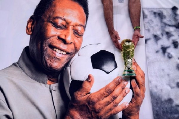 S-a mai dus o legendă a fotbalului. Regele Pele a murit la vârsta de 82 de ani