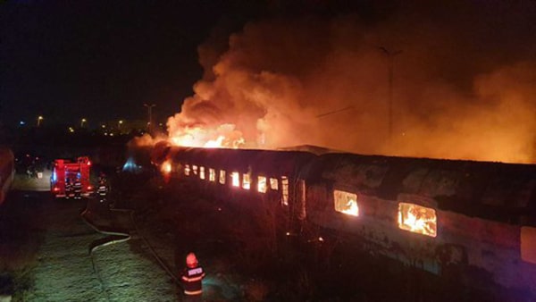 Incendiu în Bucureşti. Cinci vagoane de tren au luat foc