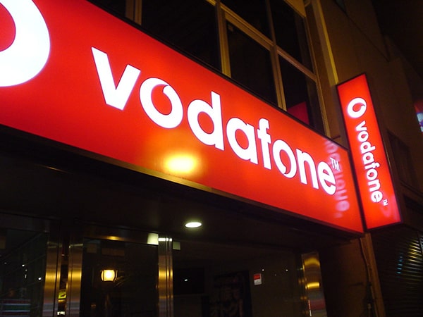 Vodafone şi-a vândut operaţiunile din Ungaria către un consorţiu pentru 1,7 miliarde de euro