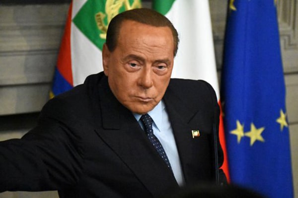 Silvio Berlusconi a murit. Fostul premier al Italiei, care a făcut istorie ca patron la AC Milan, avea 86 de ani