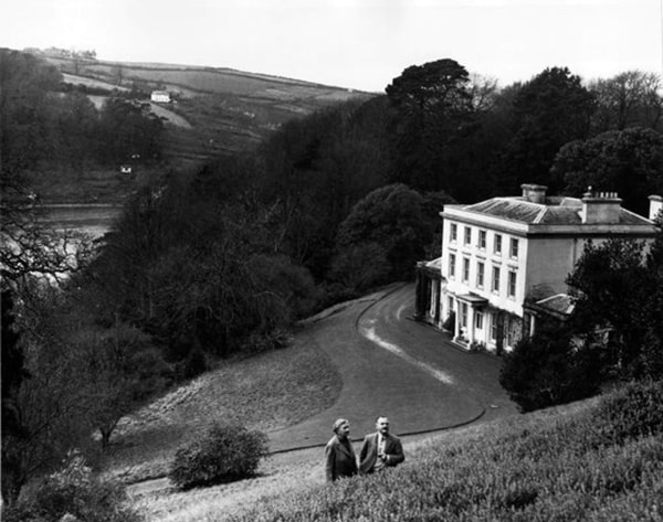 Peste 100 de persoane au rămas blocate timp de mai multe ore în fosta casă a scriitoarei de romane poliţiste Agatha Christie